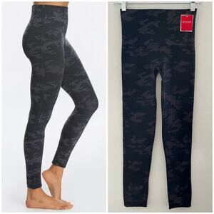 Spanx Look At Me Now Leggings Women's M in Black Camo Seamless Activewear NWT